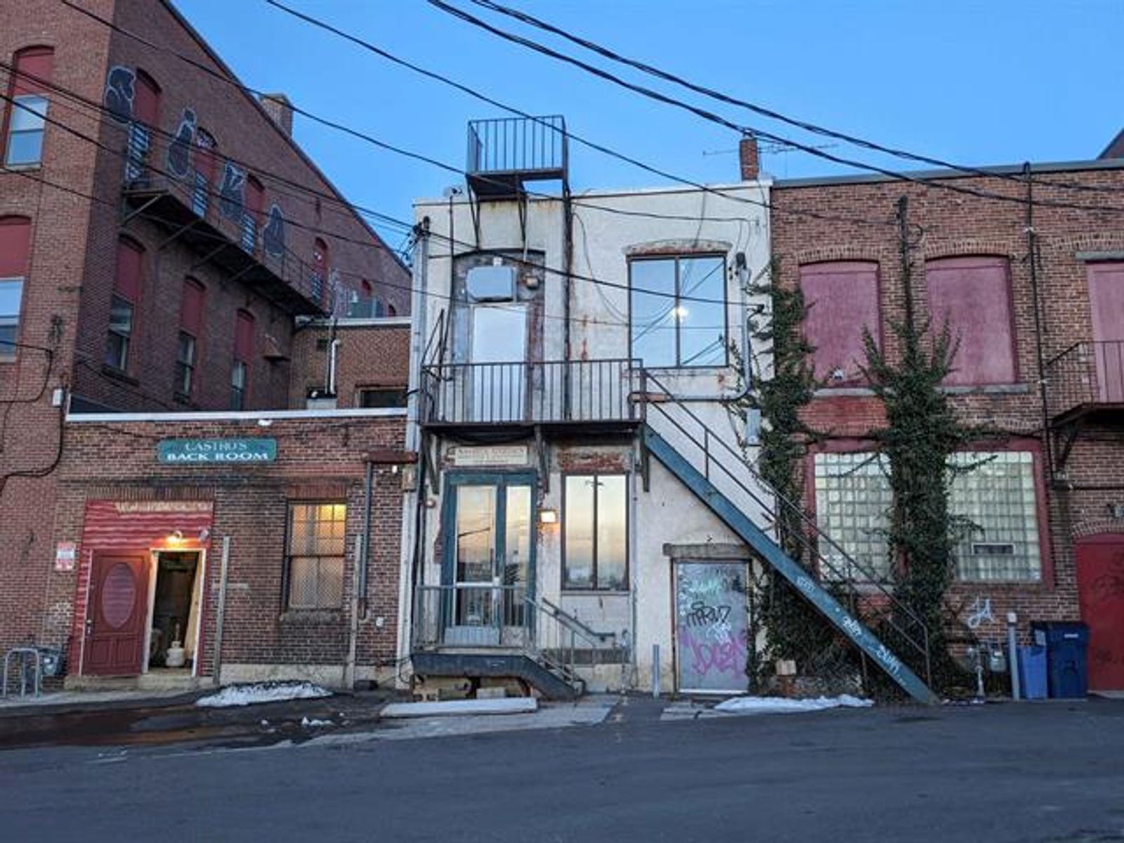 Photo 5 of 121 Main St
