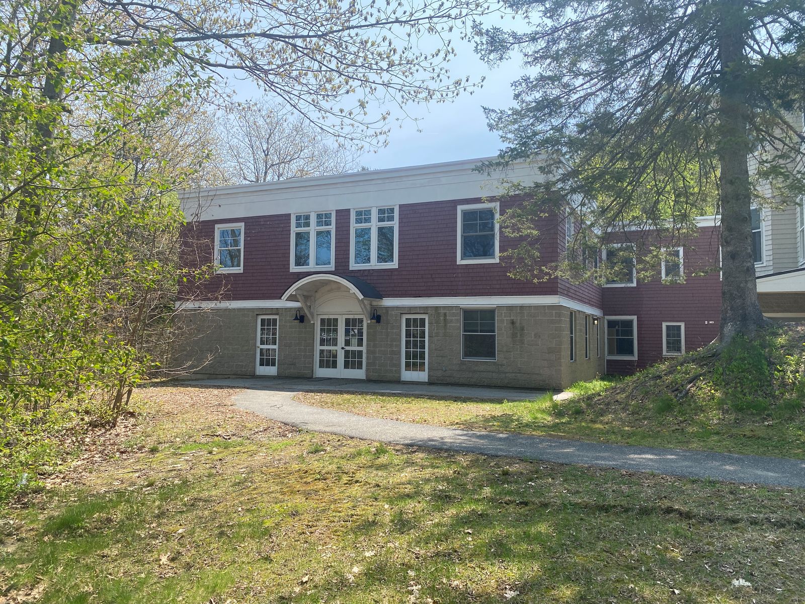 Photo 2 of 11 Parkwood Dr