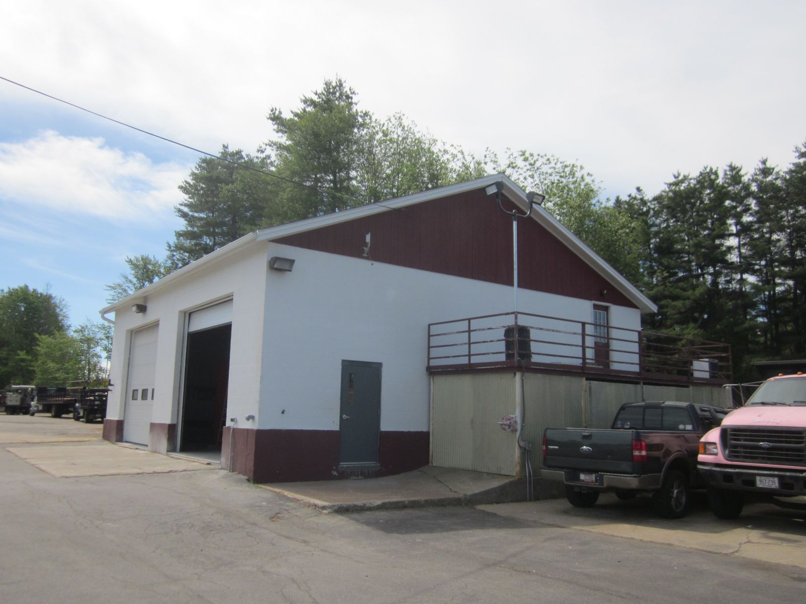 Photo 14 of 557 Riverside St.