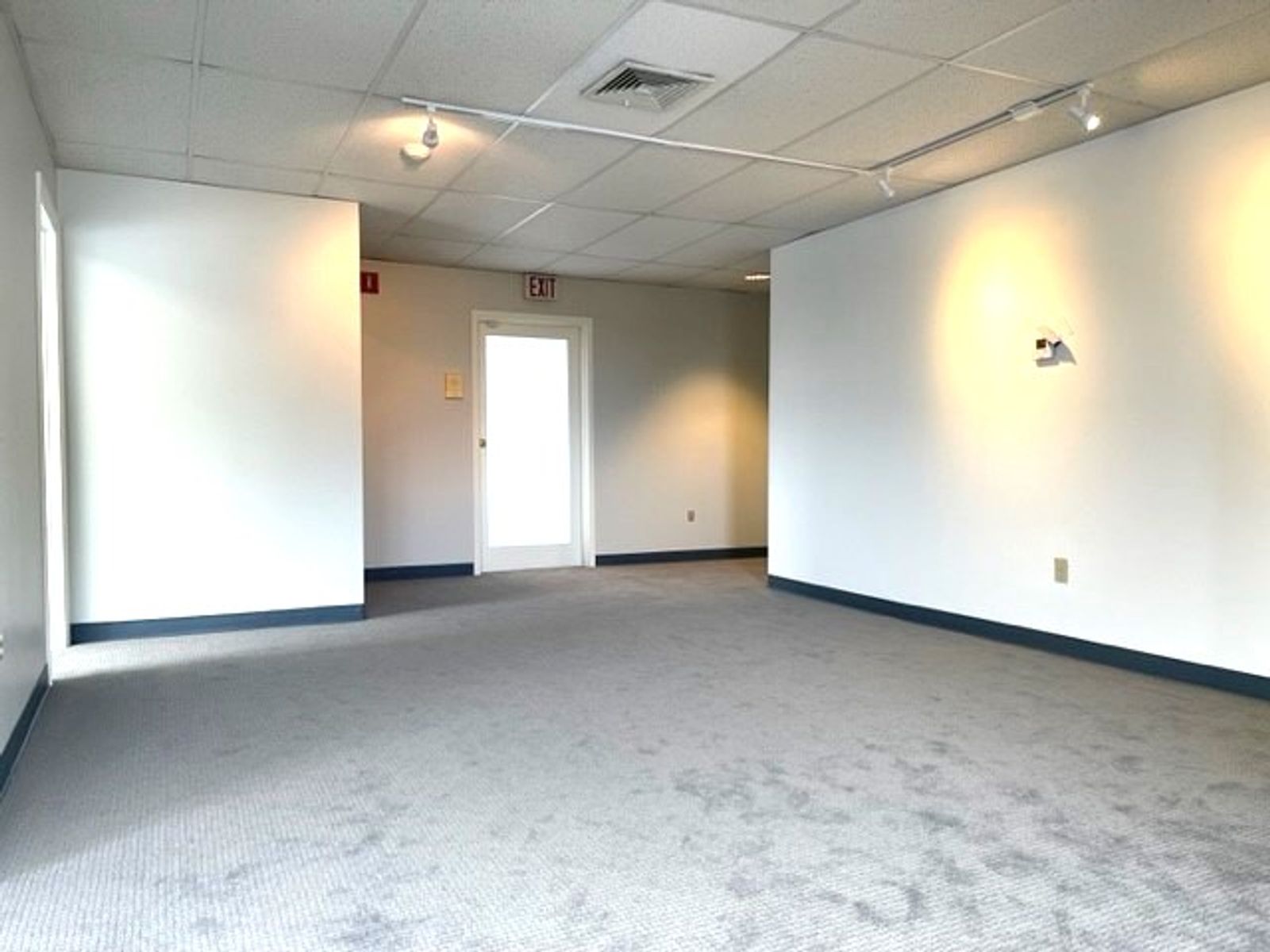 Photo 4 of 1215 Reservoir Ave