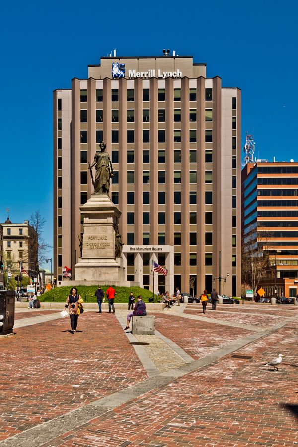 1 Monument Sq