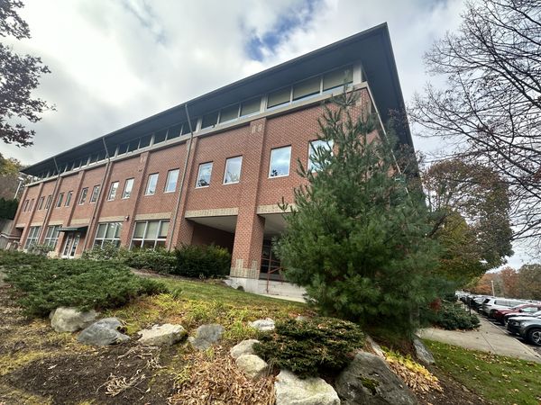 300 Centerville Rd
