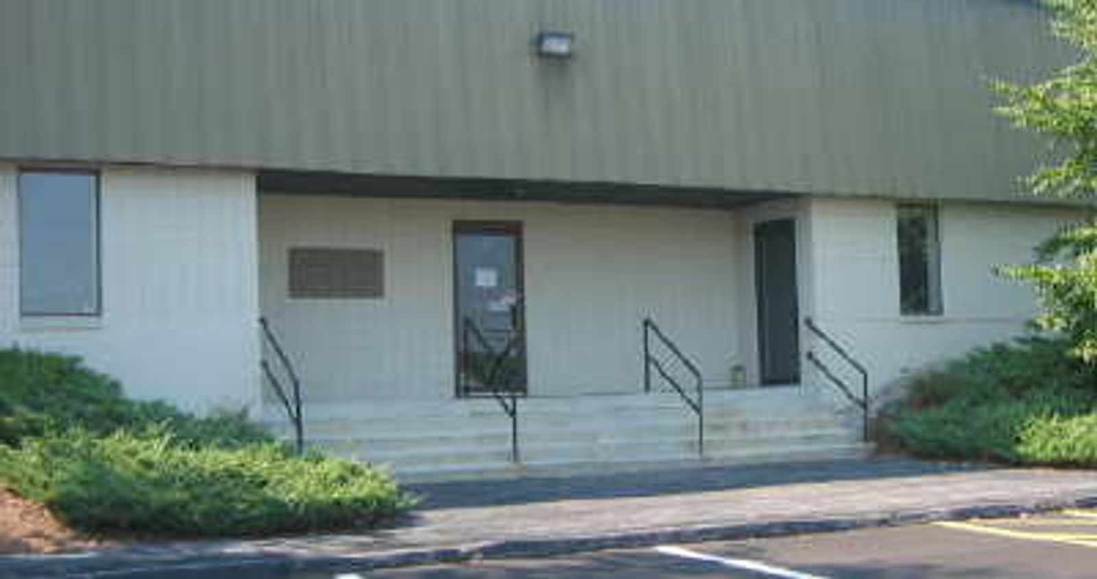 Photo 2 of 444 E Industrial Park Dr