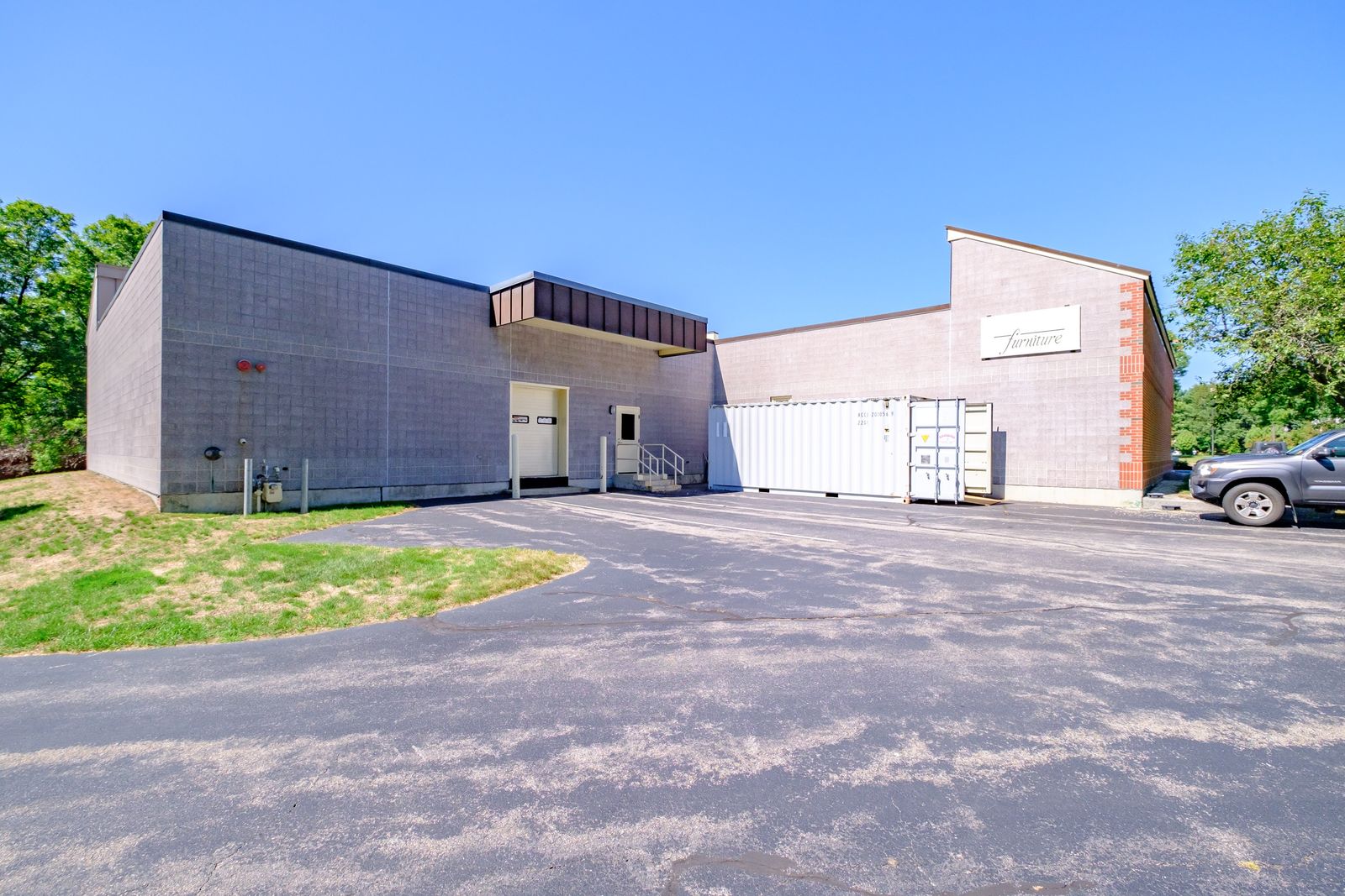 Photo 1 of 400 Roundwood Dr