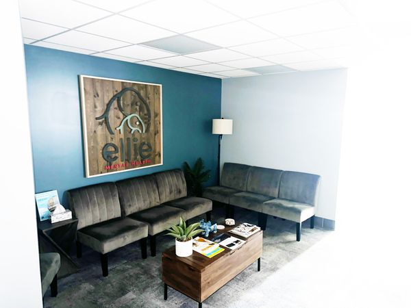 2 Manor Pkwy