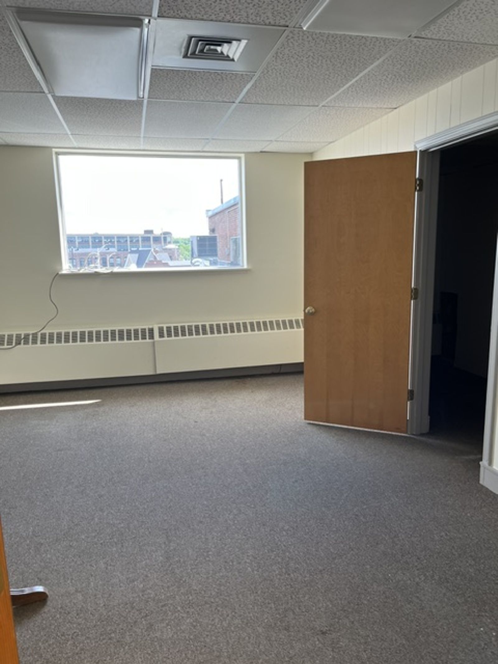 Photo 10 of 906 Main St