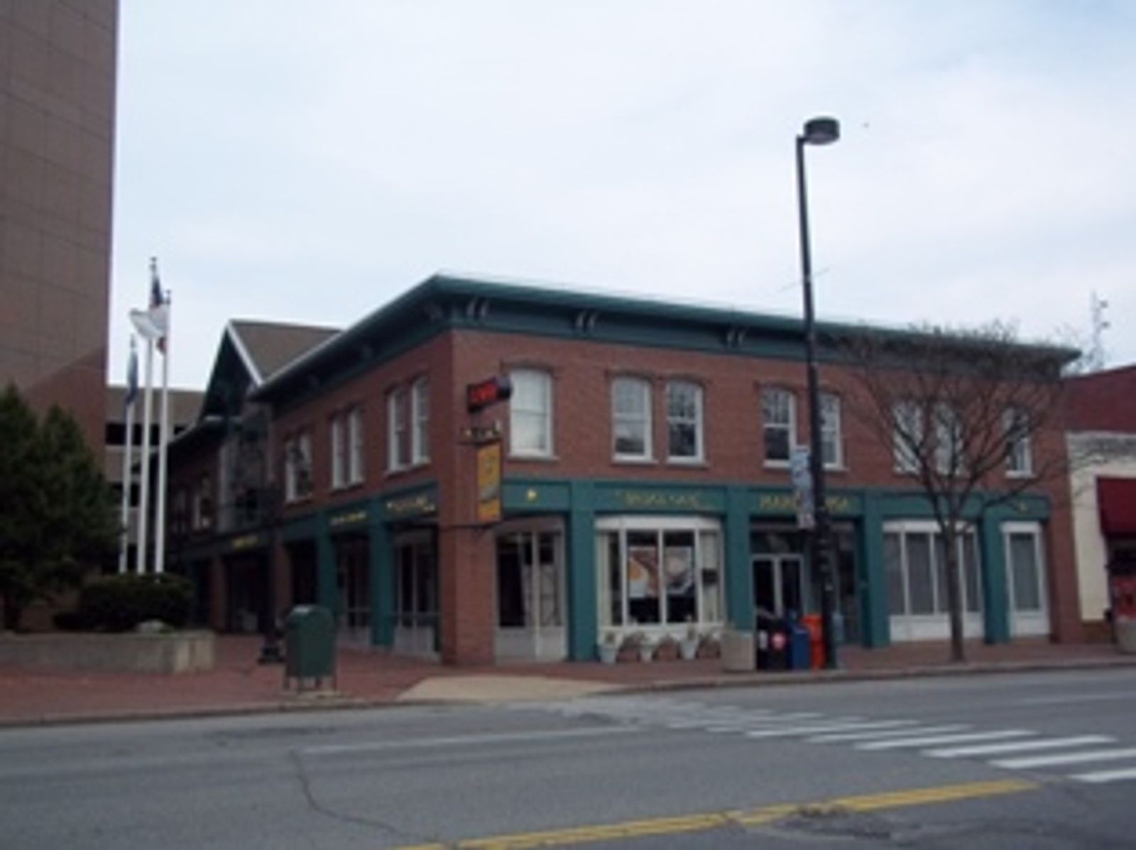 Photo 4 of 1117 Elm St.