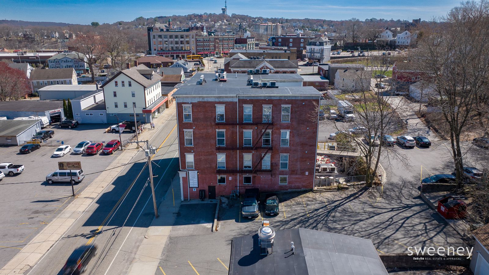 Photo 4 of 122 N Main St