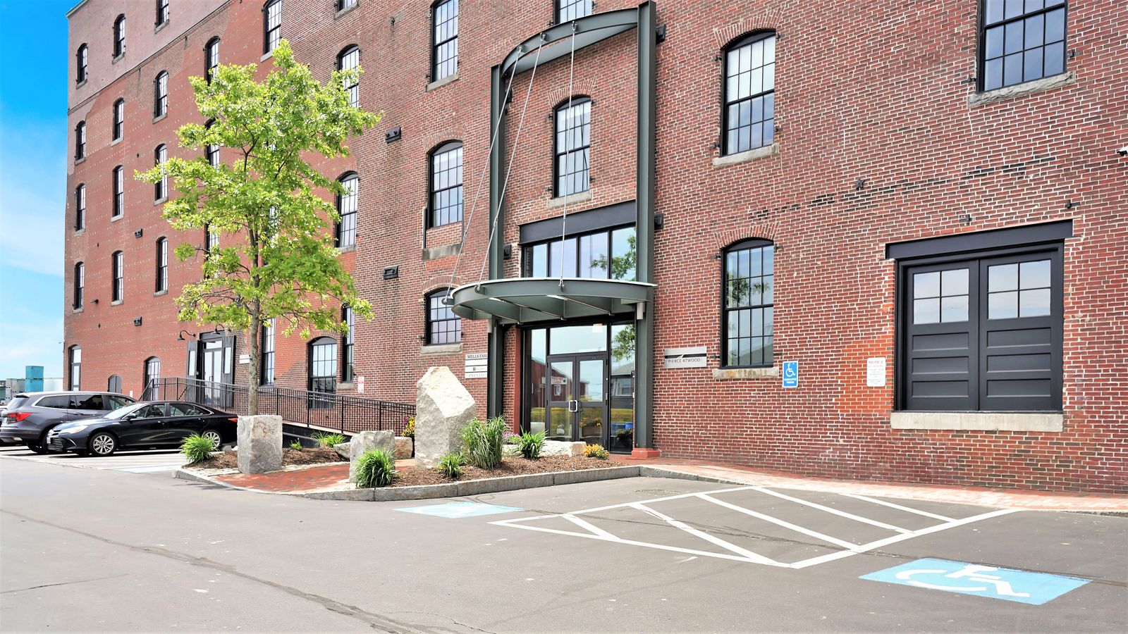 Photo 11 of 254 Commercial St