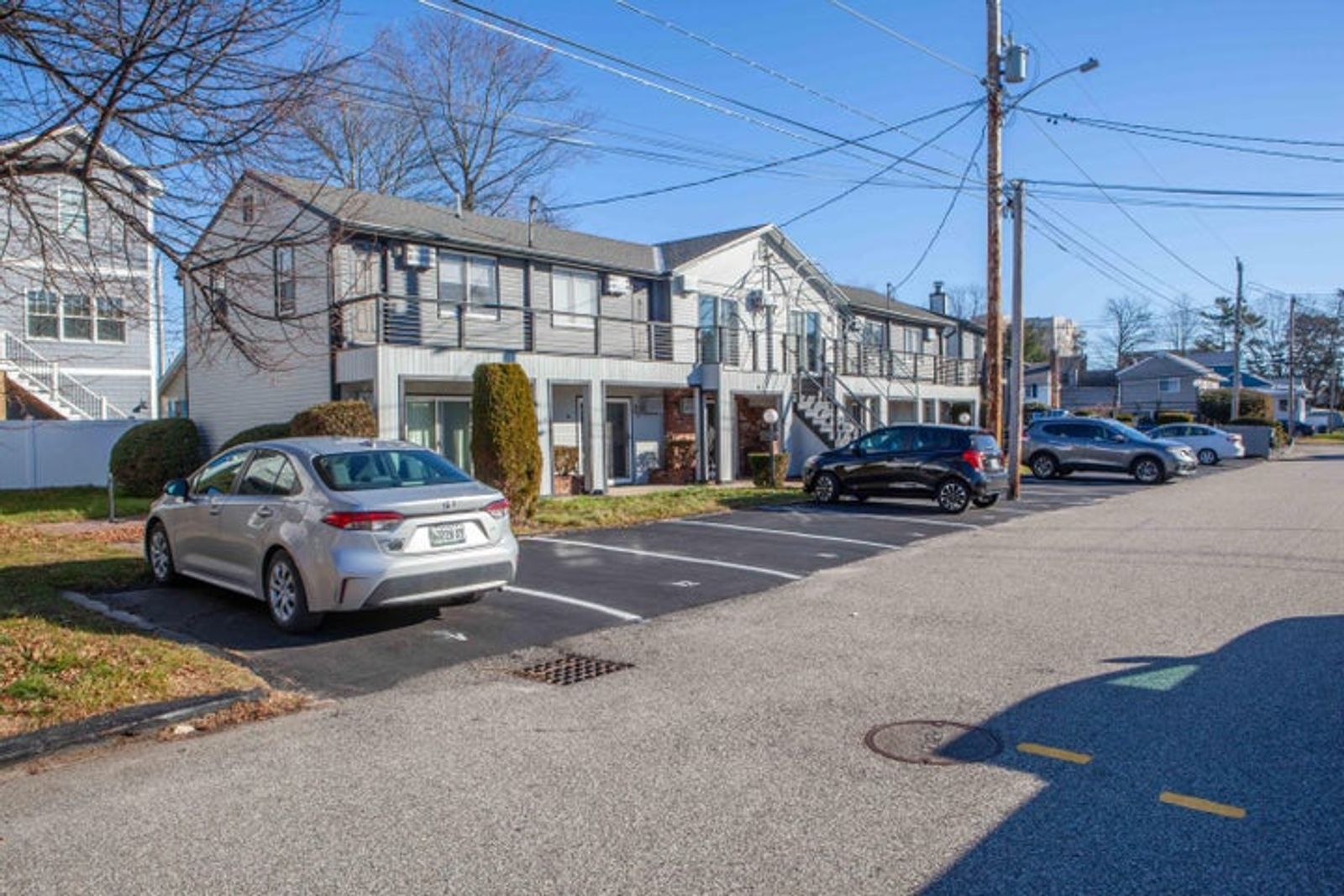 Photo 4 of 136 W Grand Ave