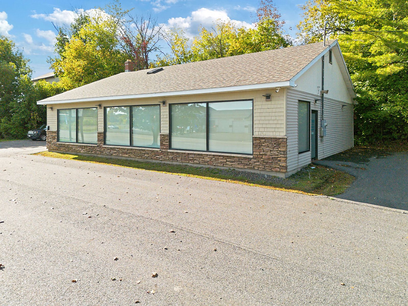 Photo 4 of 208 College Ave