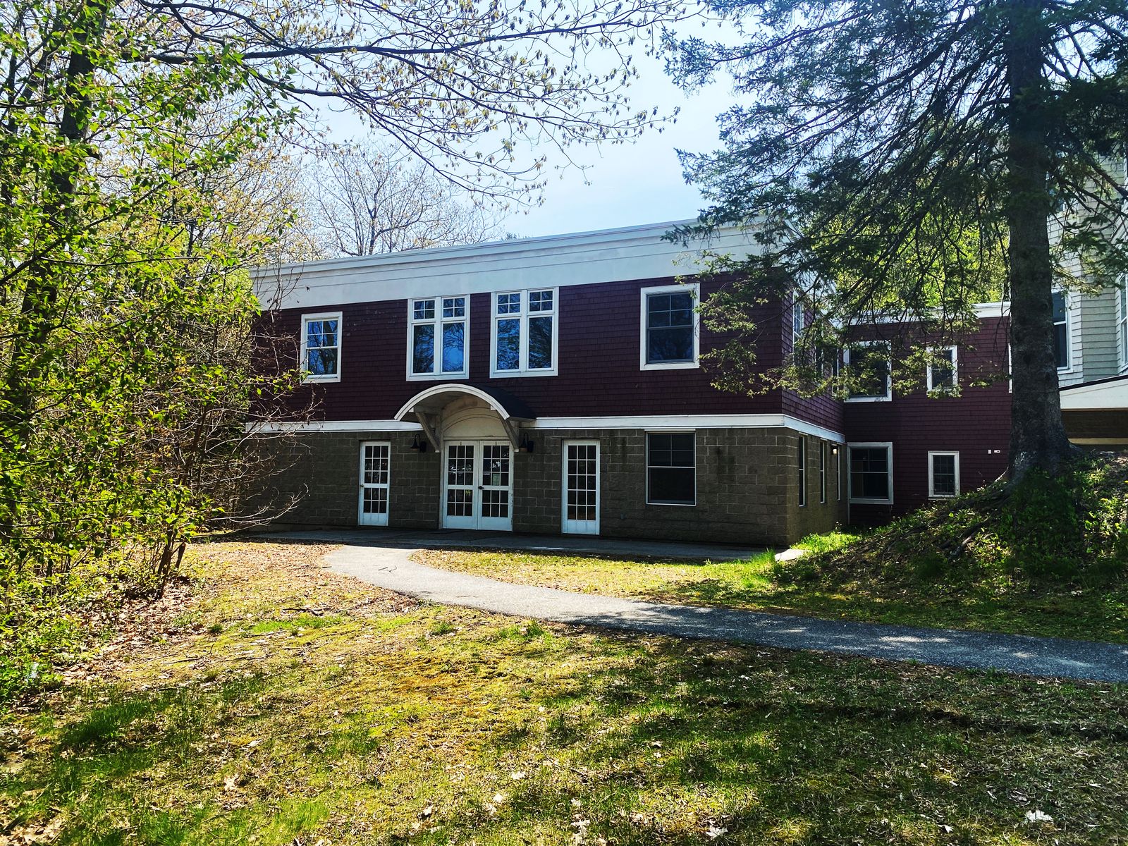 Photo 2 of 11 Parkwood Dr