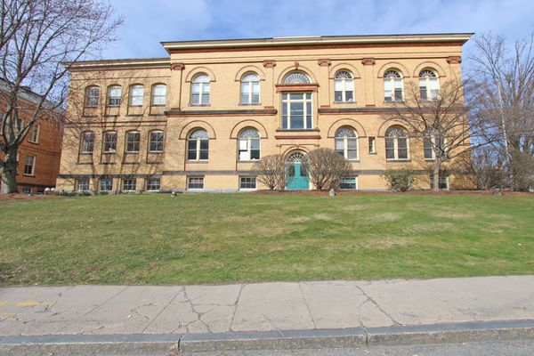 Old School Commons Condominium