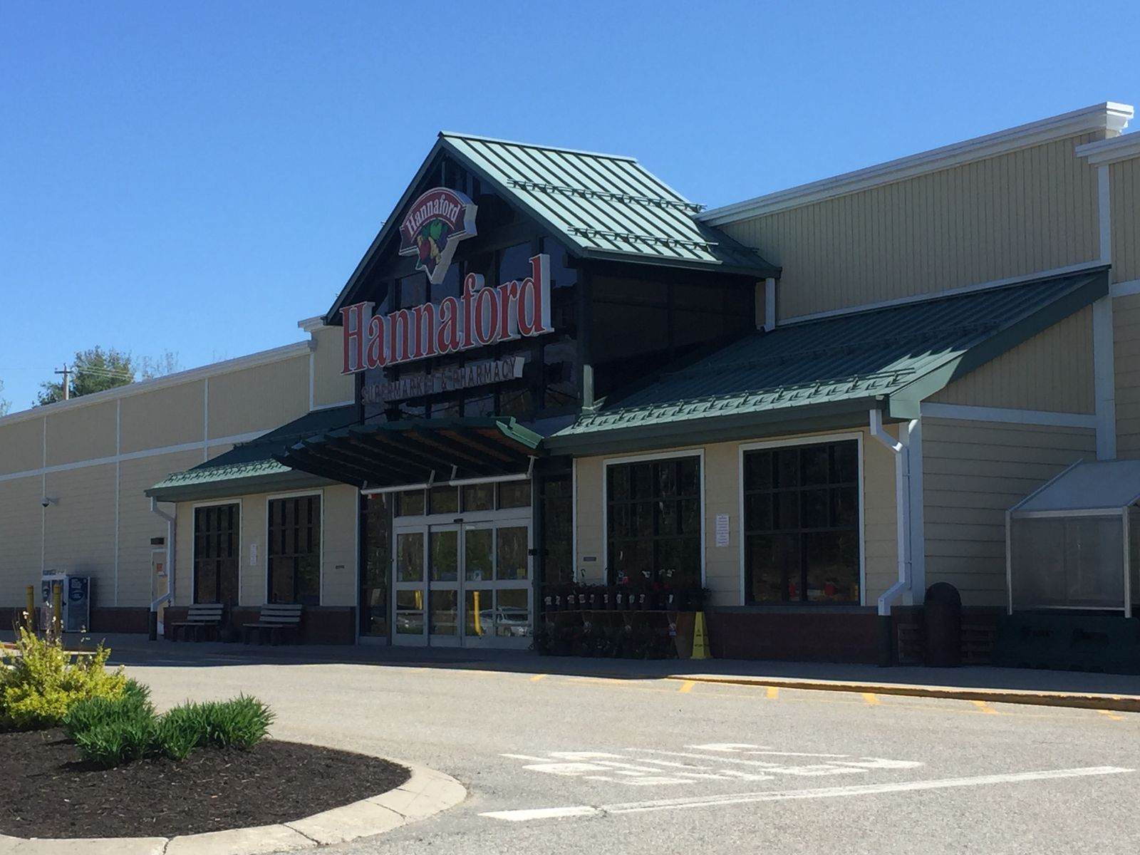 Photo 2 of 33 Hannaford Dr