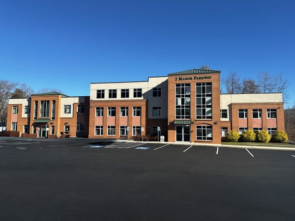 2 Manor Pkwy