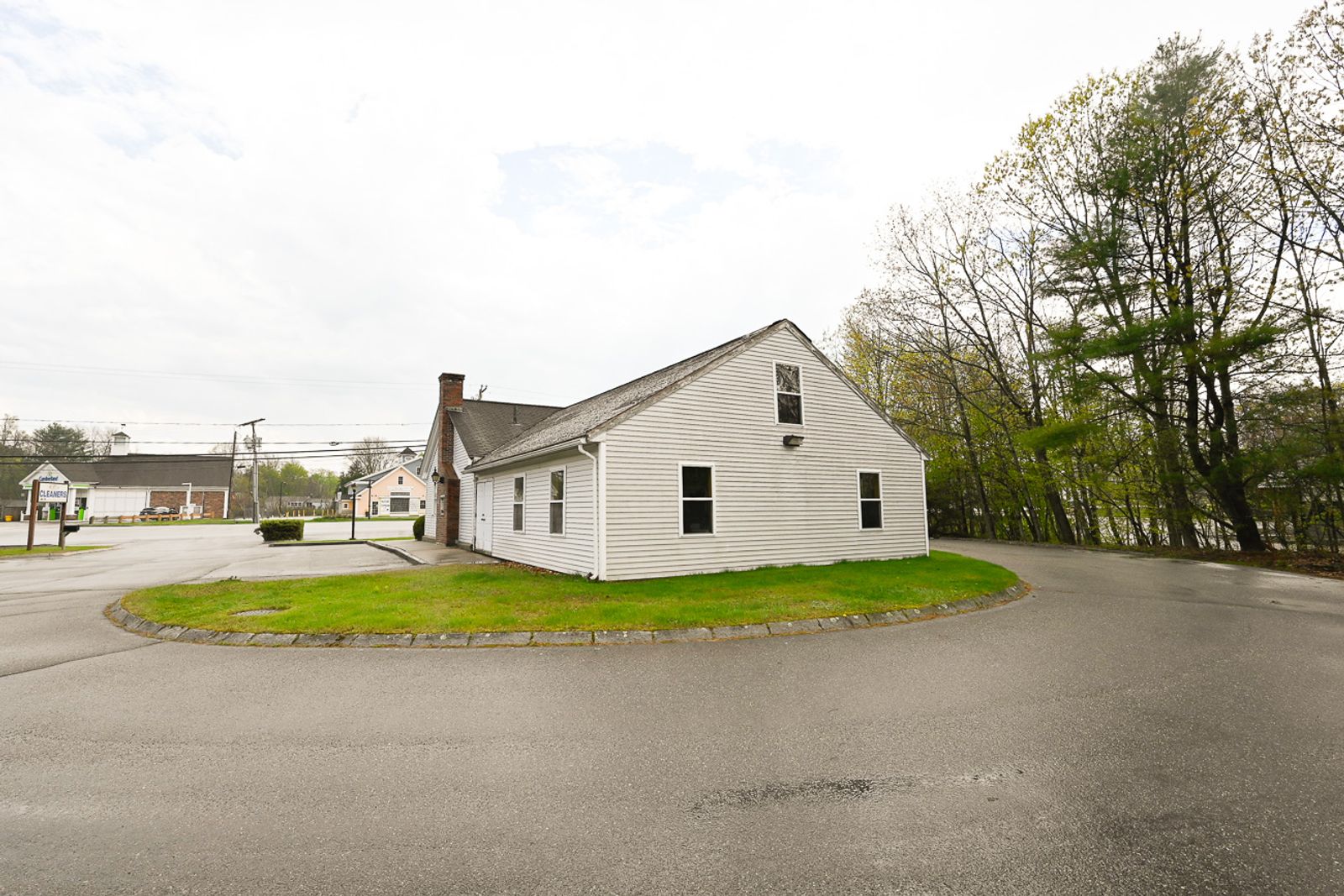 Photo 6 of 650 Portsmouth Ave.