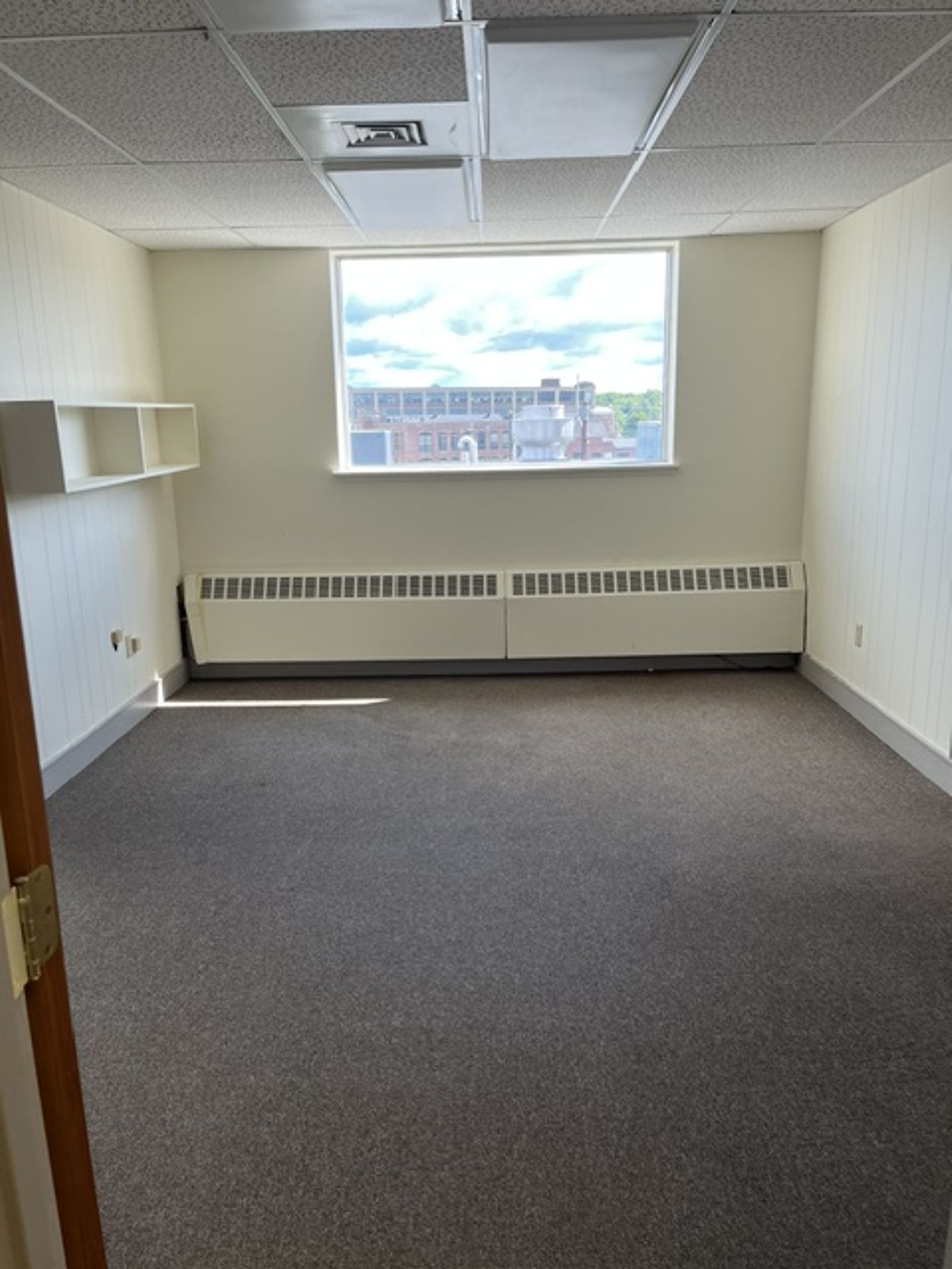 Photo 8 of 906 Main St
