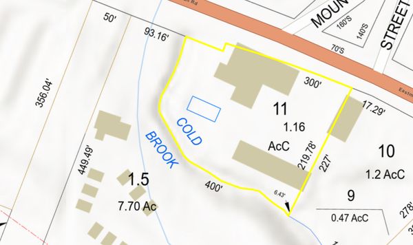 928 Eastman Rd