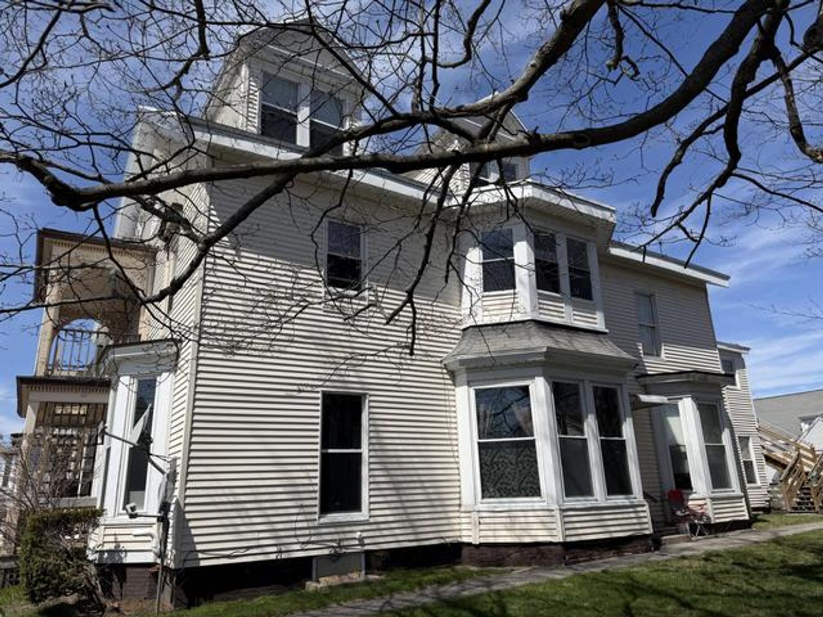 Photo 4 of 344 Main St