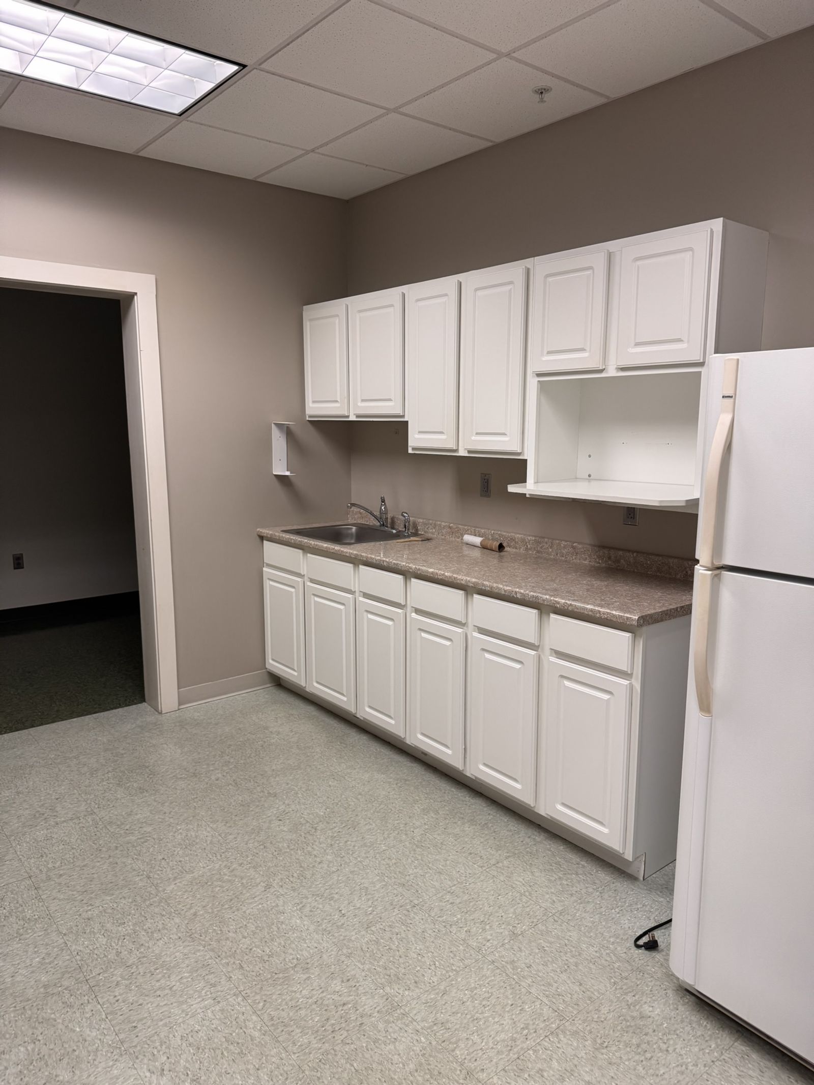 Photo 13 of 2 Livewell Dr
