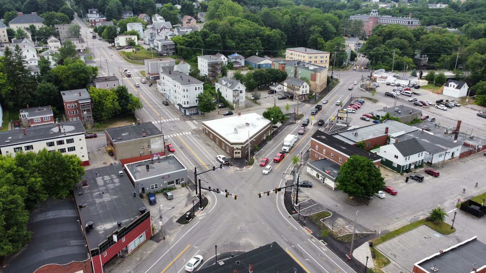Photo 3 of 63 Broad St