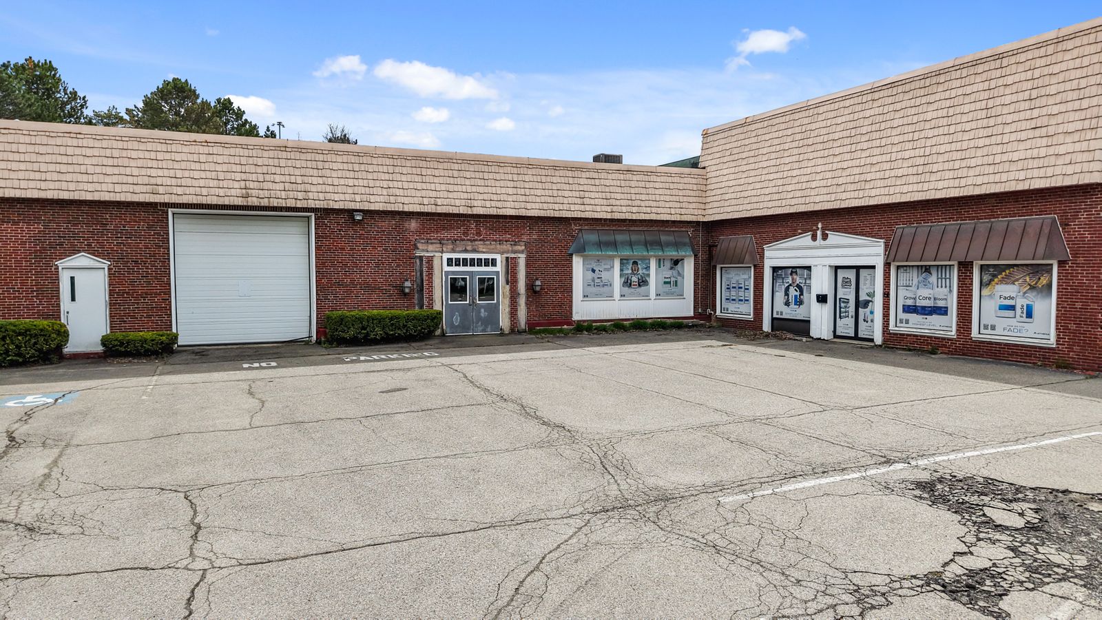Photo 11 of 586 Main St