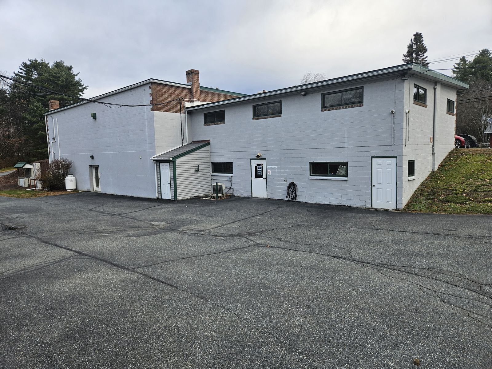 Photo 17 of 240 Meriden Rd