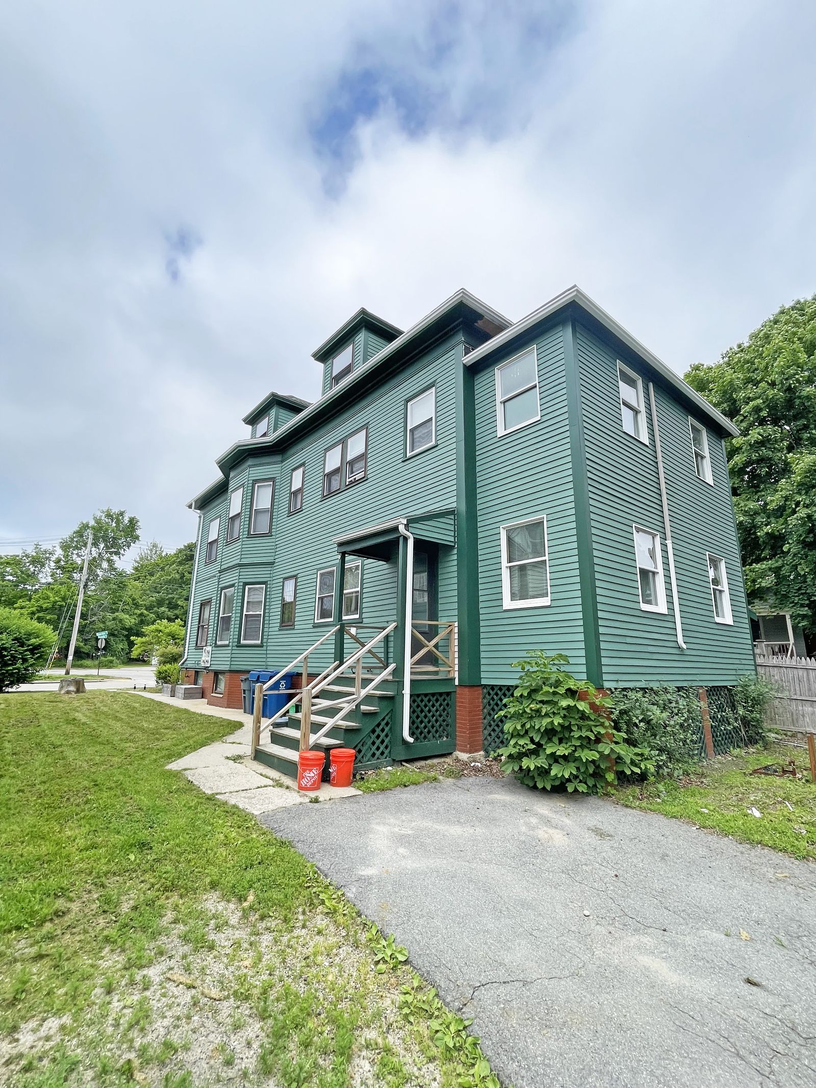 Photo 3 of 429 Deering Ave