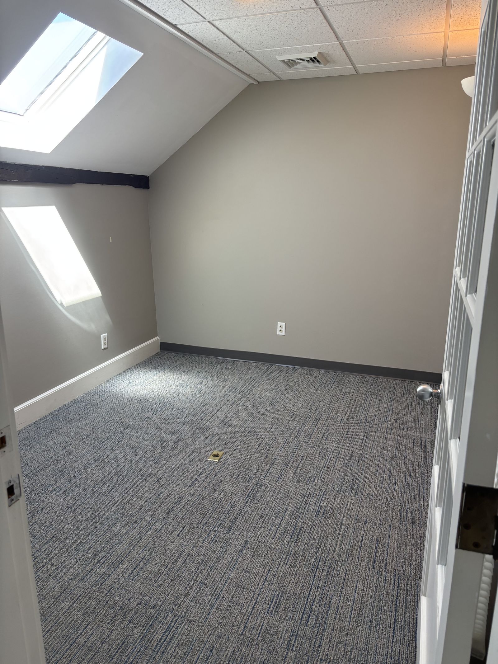 Photo 13 of 2299 Woodbury Ave