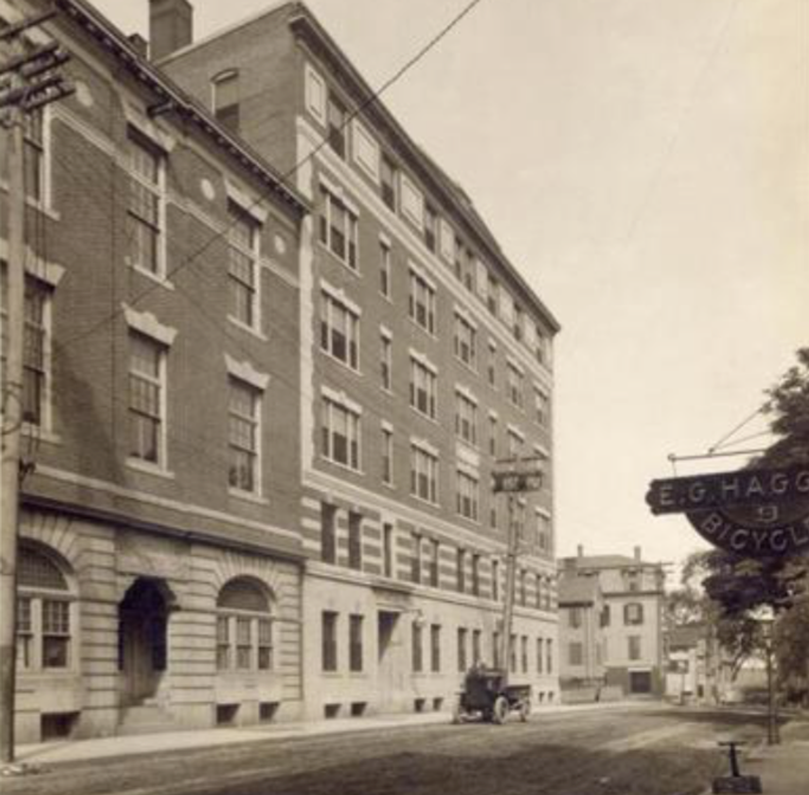 Photo 5 of 16 Casco St