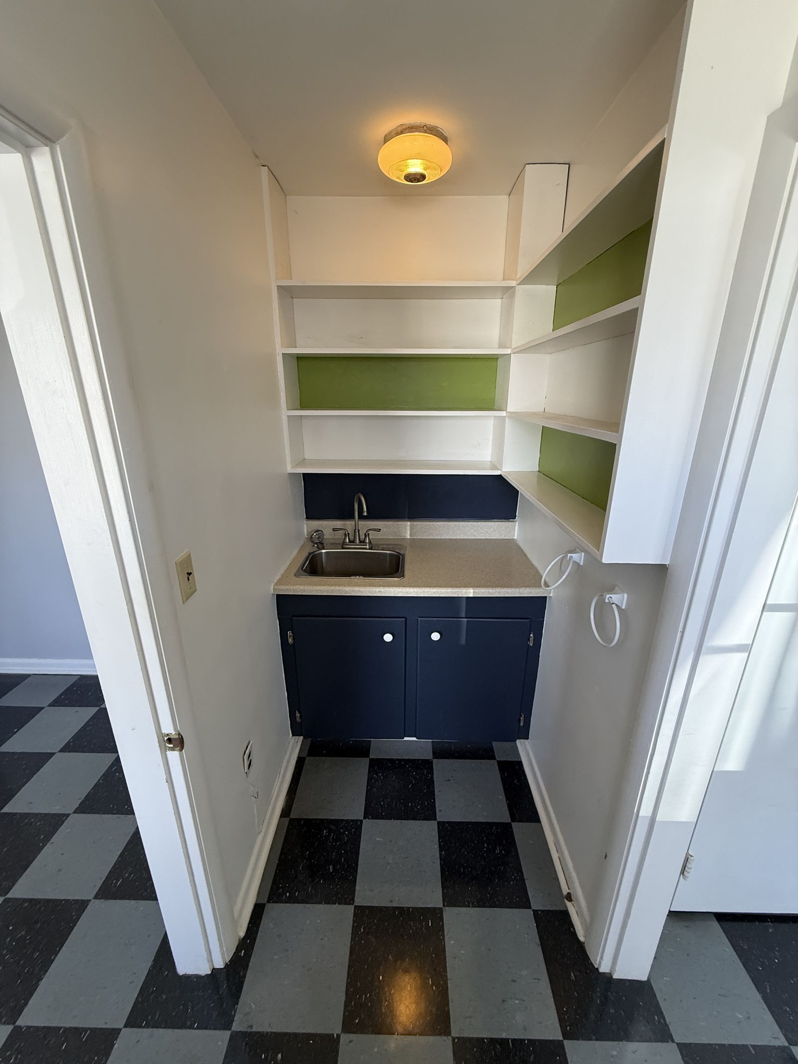 Photo 5 of 855 Sawyer Street