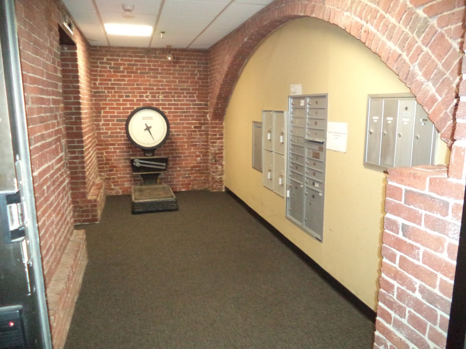 Photo 8 of 500 N Commercial St