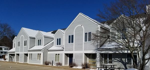 For lease/rent - Londonderry- 3,175 SF Office/medical commercial unit.