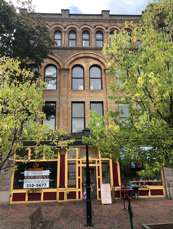 15 Monument Sq