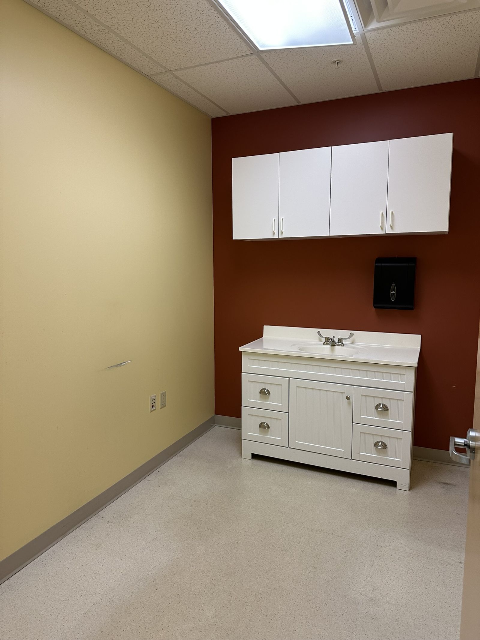 Photo 4 of 400 Enterprise Dr