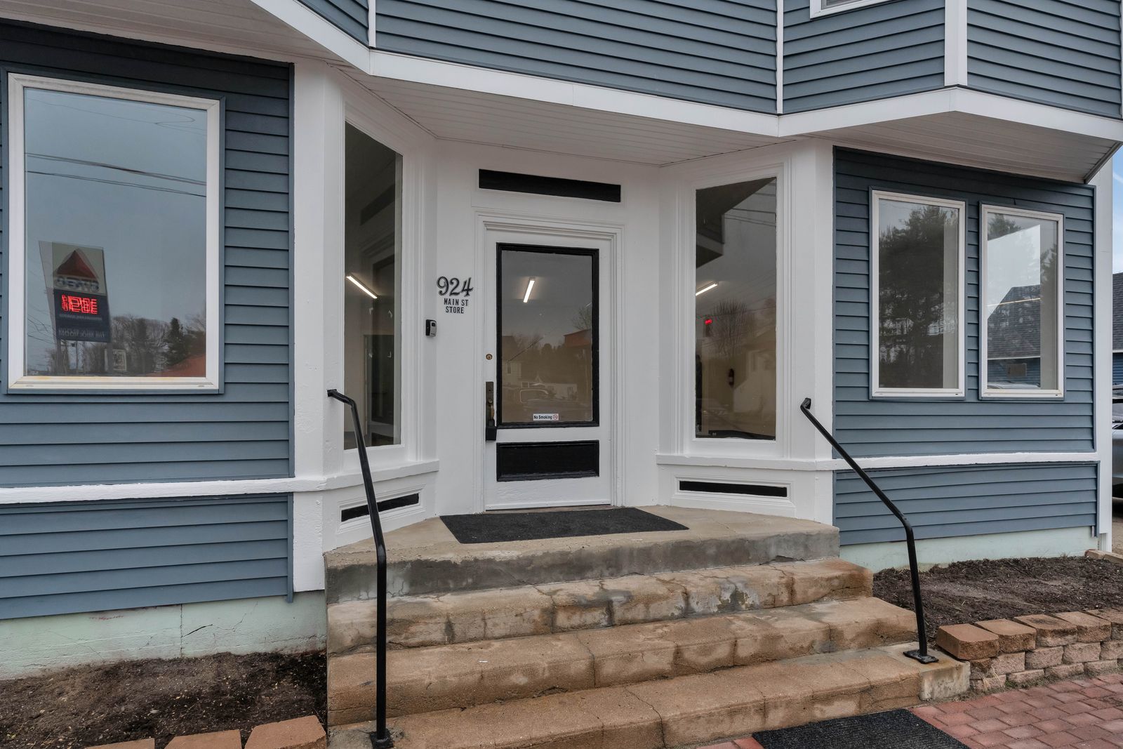 Photo 1 of 924 Main St.