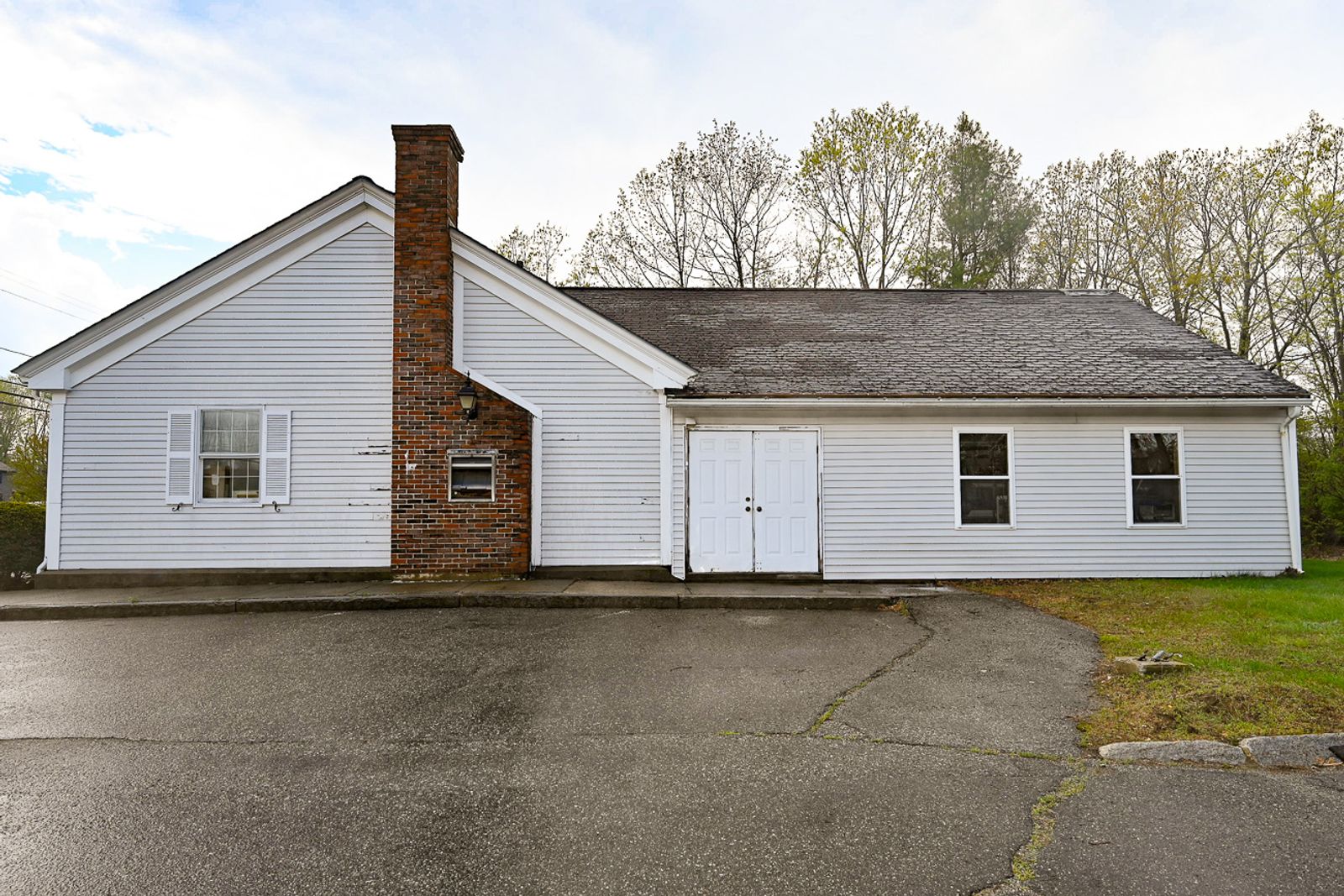 Photo 8 of 650 Portsmouth Ave.