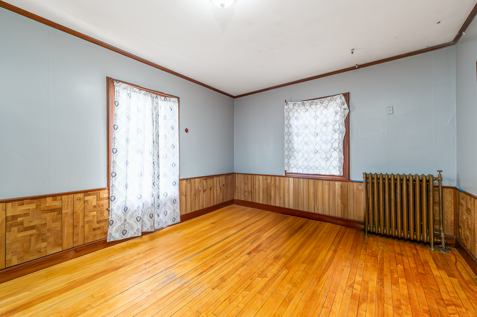 Photo 43 of 31 Drummond St
