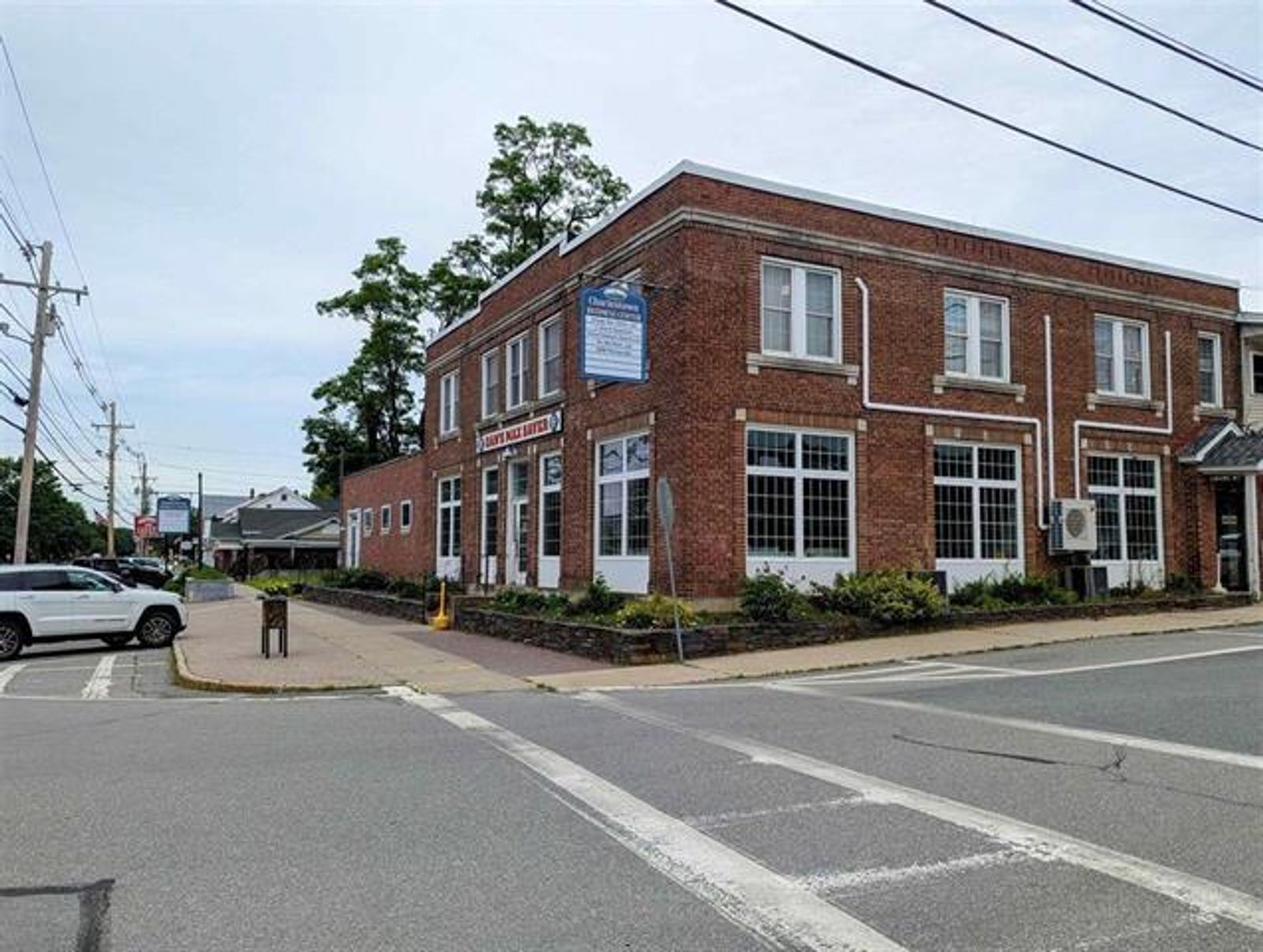 Photo 11 of 213 Main St