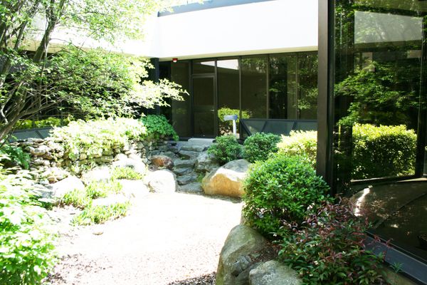 6 Manor Pkwy