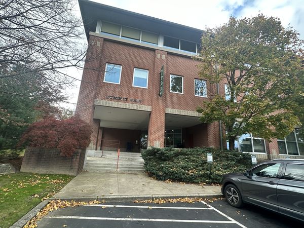 300 Centerville Rd