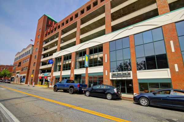 Retail Space / For Lease