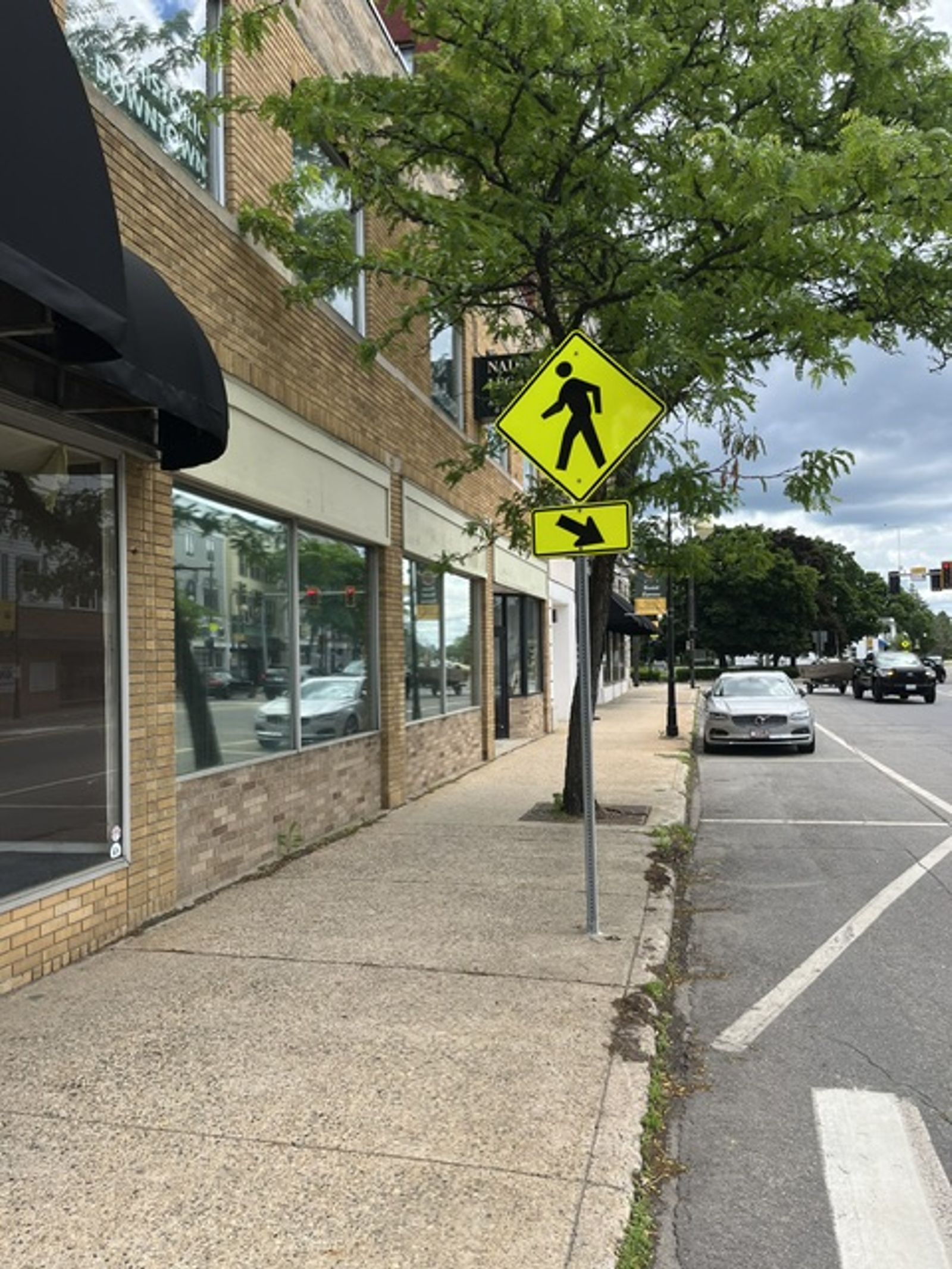 Photo 5 of 906 Main St