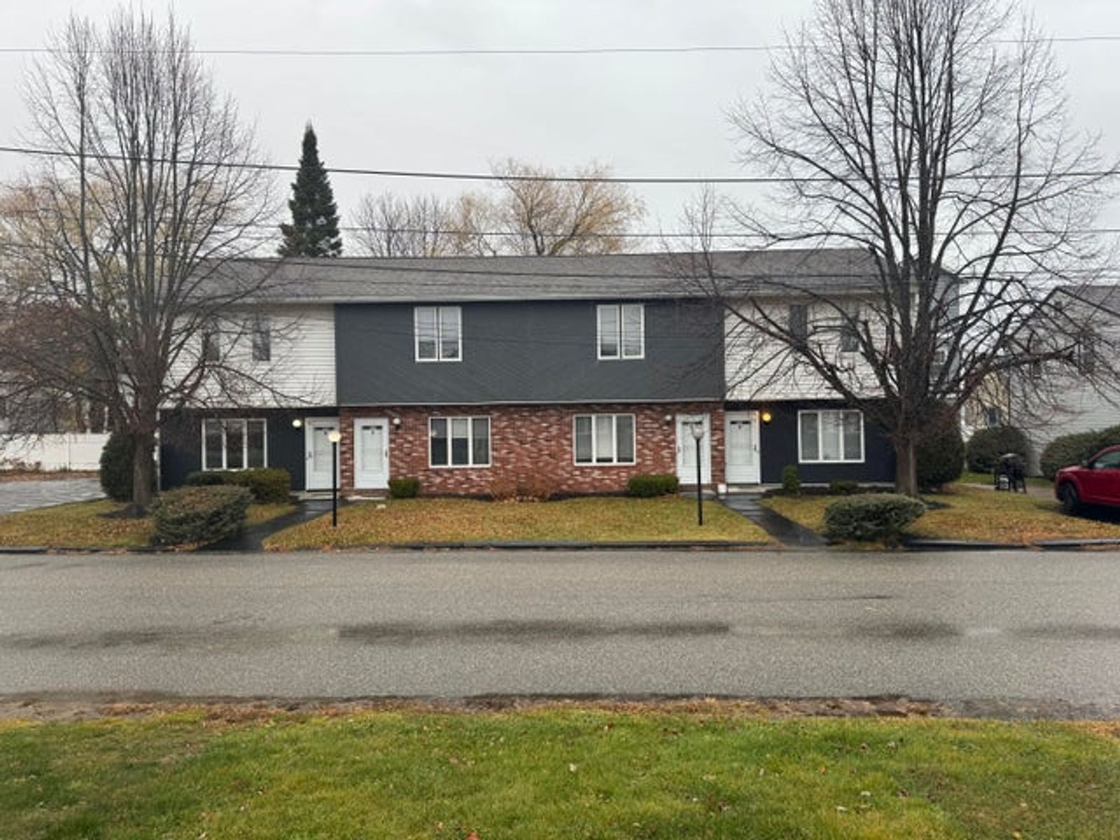 Photo 5 of 136 W Grand Ave