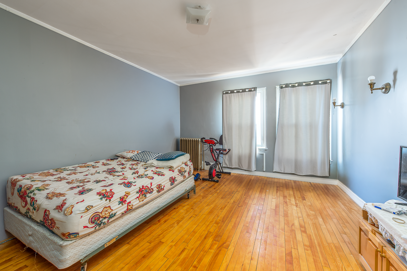 Photo 46 of 31 Drummond St