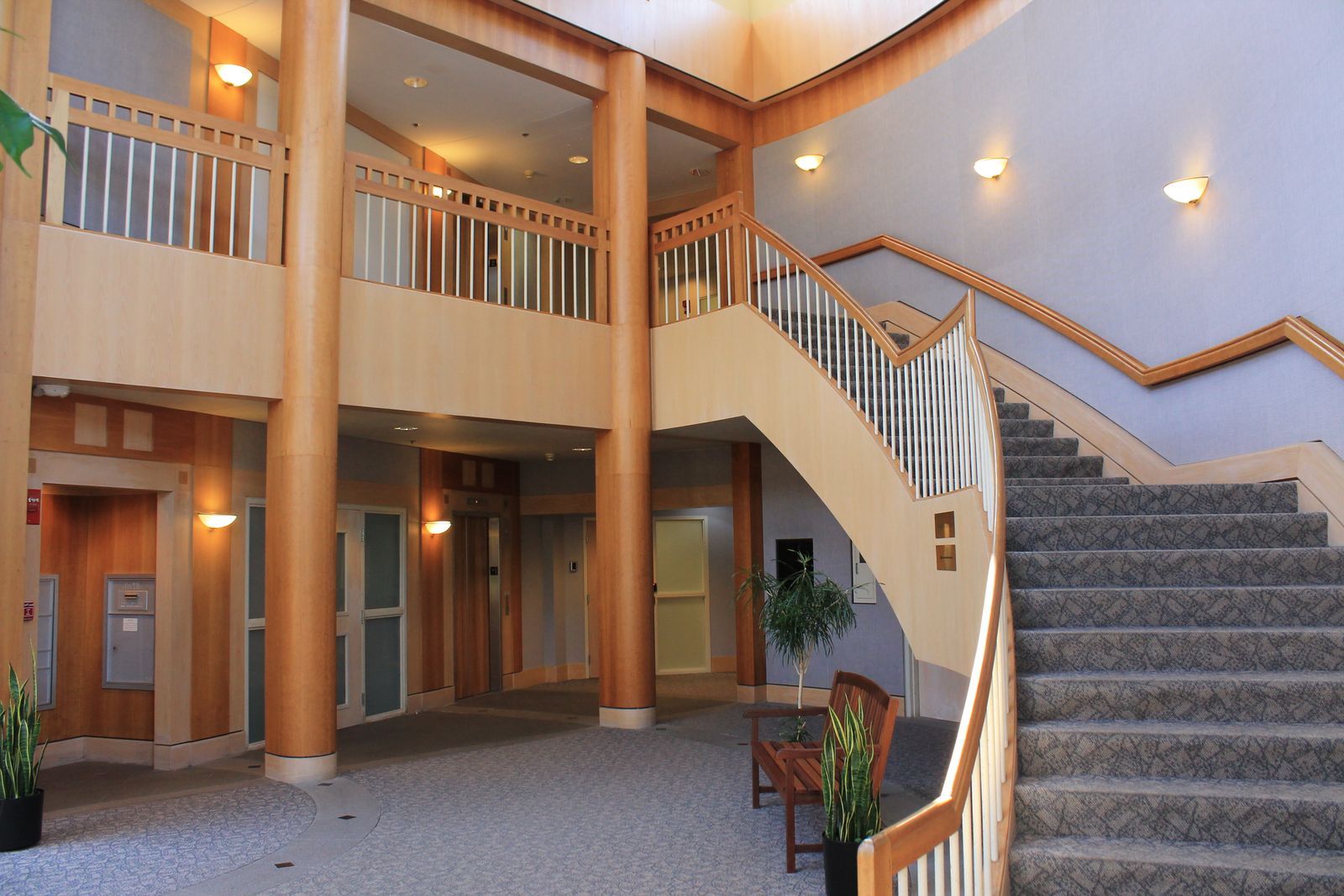 Photo 4 of 600 Southborough Dr
