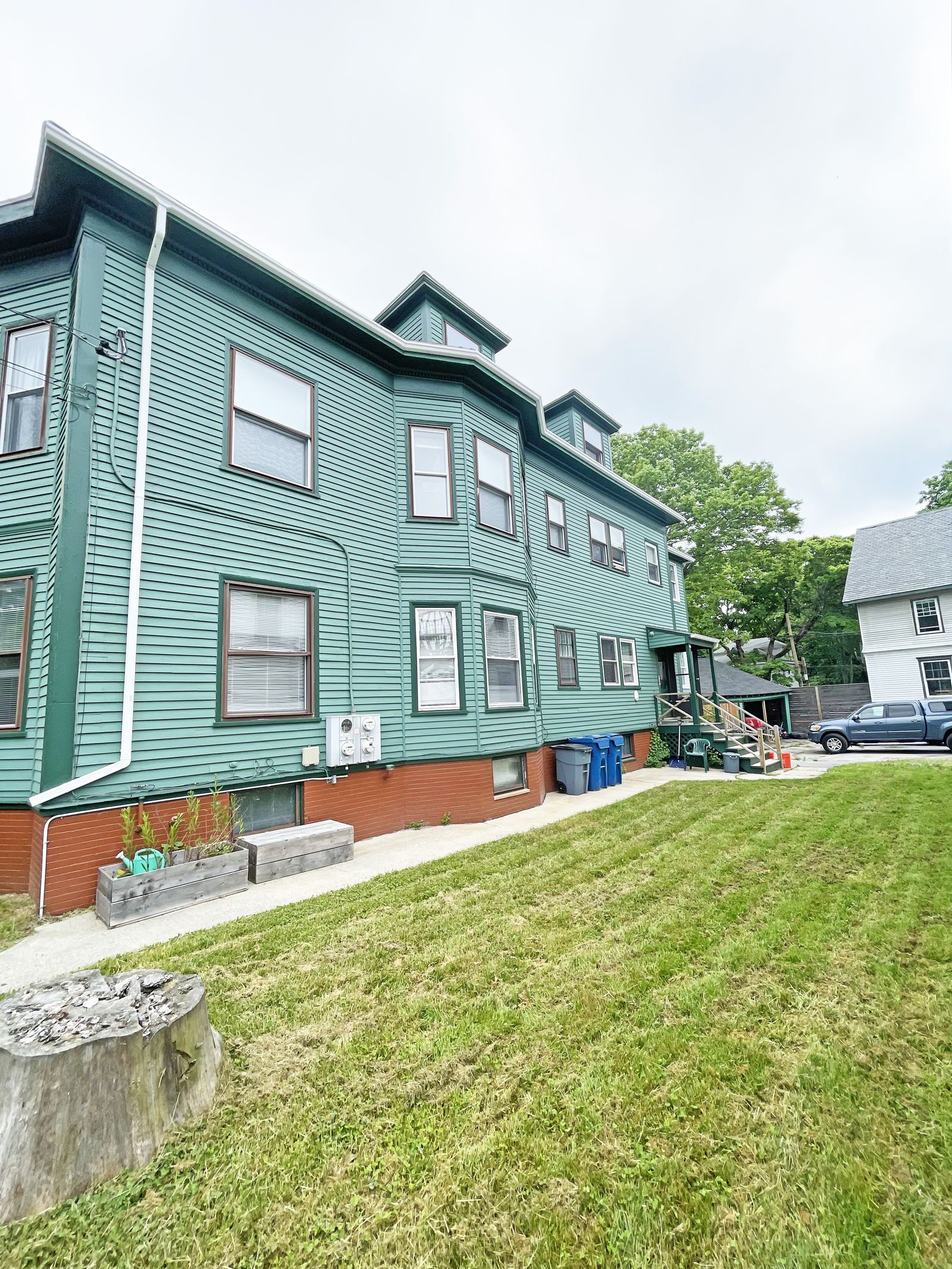 Photo 2 of 429 Deering Ave
