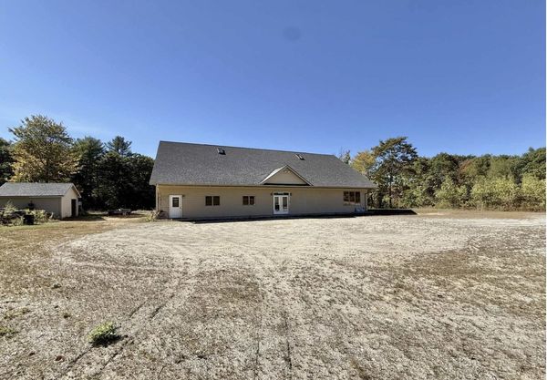 7 Springbrook Rd