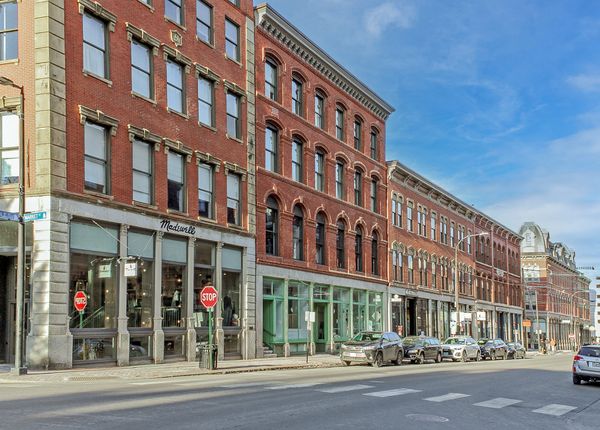 Prime Retail / For Lease