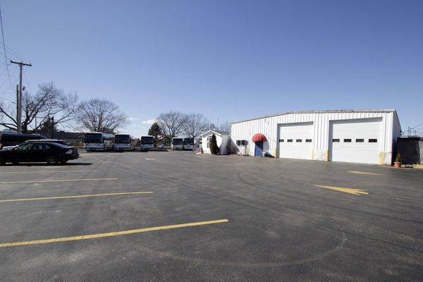 Retail/Warehouse Building For Sale